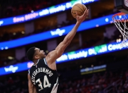 天博-字母哥巅峰对决，西亚卡姆与30激战DWG分钟，爆冷胜负难料！的简单介绍