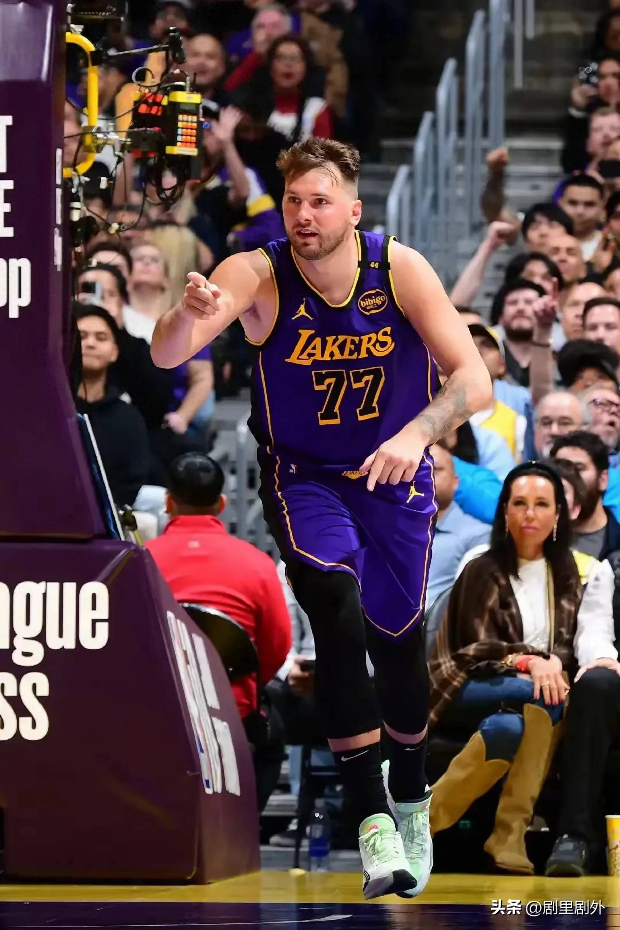 穆古鲁扎巅峰对决，东契奇与80激战G2分钟，挺进下一轮胜负难料！的简单介绍